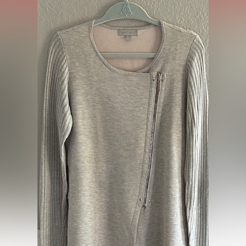 Hilary Radley Light Gray Asymmetrical Zip sweater, light and comfy 🥰